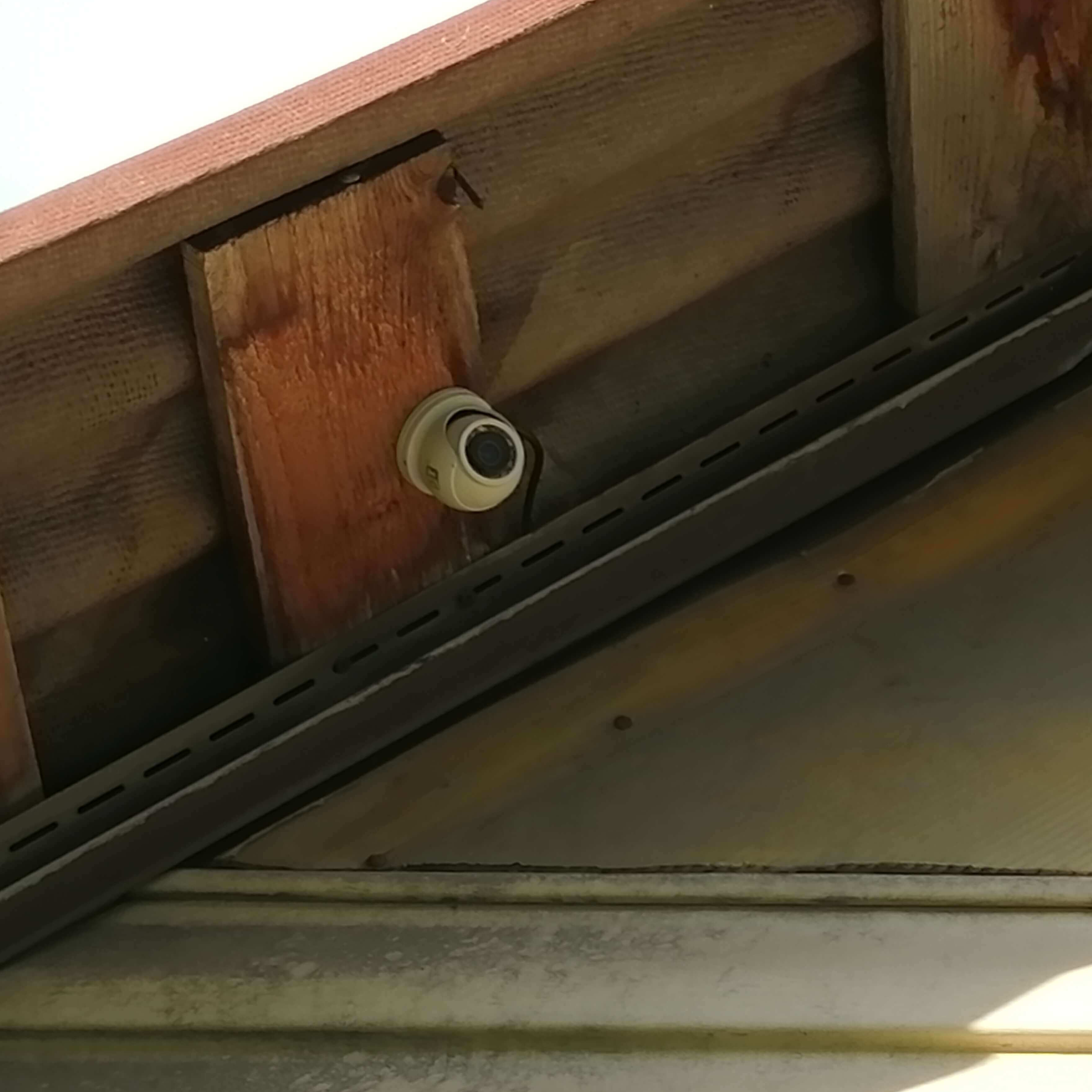 Пример установки камер на крыше дачного дома